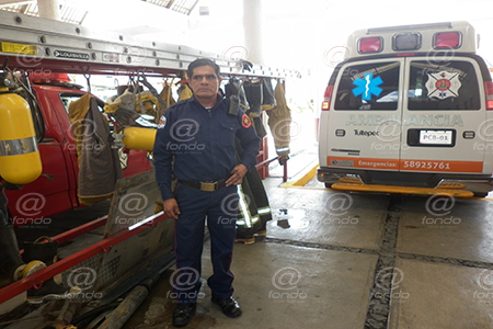 Bomberos celebran su día en Tultepec; exigen mejor equipo y salarios