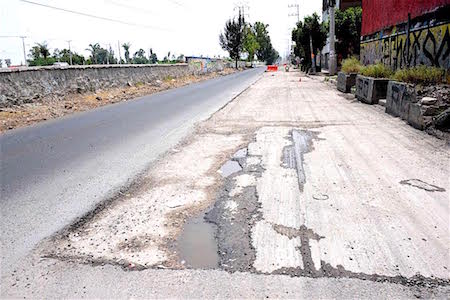 Gobierno estatal provoca caos vial en Neza por obras lentas y mal planeadas