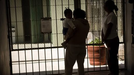 Punta Peuco podría convertirse en recinto para madres que cumplen condena acompañadas de hijos menores de tres años