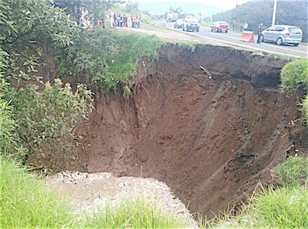 Cierran carretera Naucalpan – Toluca por hundimiento de tierra