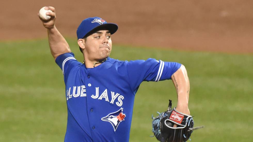 Roberto Osuna sigue haciendo historia en la MLB