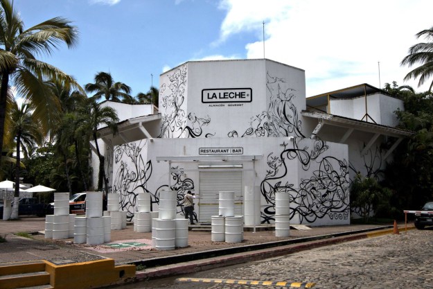 El Internet se está desquiciando por la foto de Kate del Castillo y el hijo de El Chapo