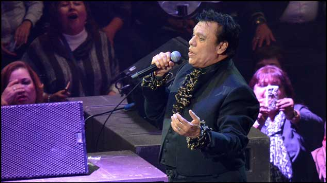 Juan Gabriel es nombrado Rey Perpetuo de las Fiestas Patrias Mexicanas