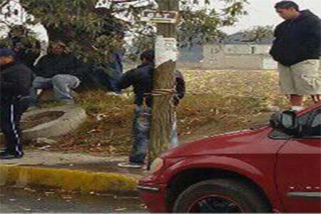 Pasajeros y vecinos matan a golpes a asaltante de transporte público en Tlalnepantla