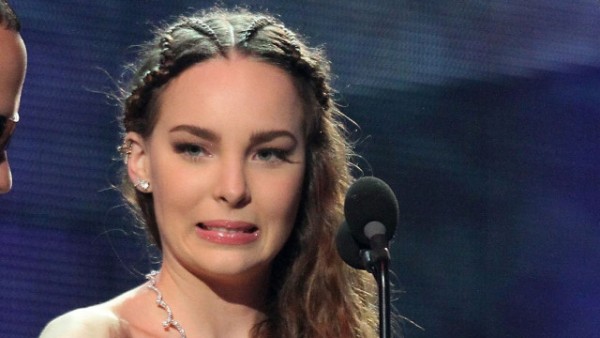 VIDEO: Belinda le dice sus verdades a una fan y la corre de su concierto