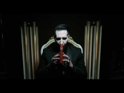 Video. Marilyn Manson decapita a supuesto Trump en video "SAY10". Con Enrique Muñoz