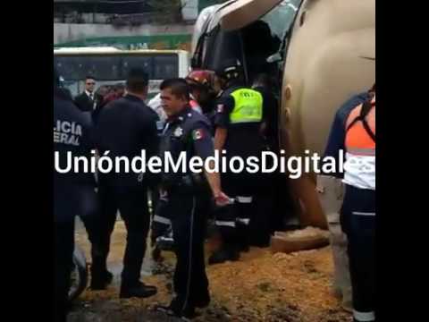 (VIDEO) AUTOBUS VUELCA A LA ALTURA DE LA CASETA ECATEPEC (MEXICO PACHUCA)