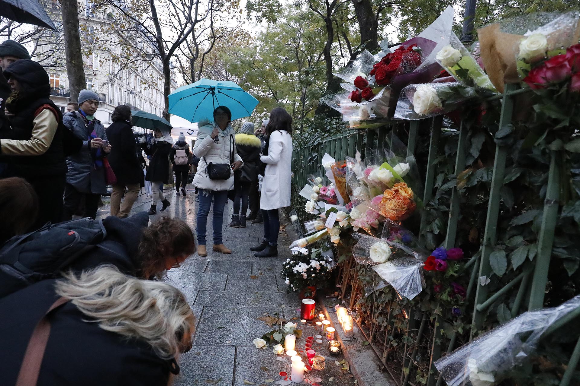 Sting cantó por las víctimas del 13N en París, en la reapertura del teatro Le Bataclan