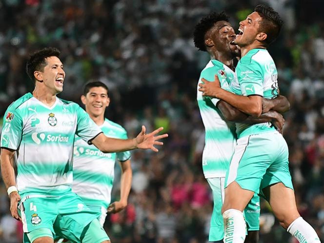 Santos regala triunfo a su afición y deja hundido a Jaguares