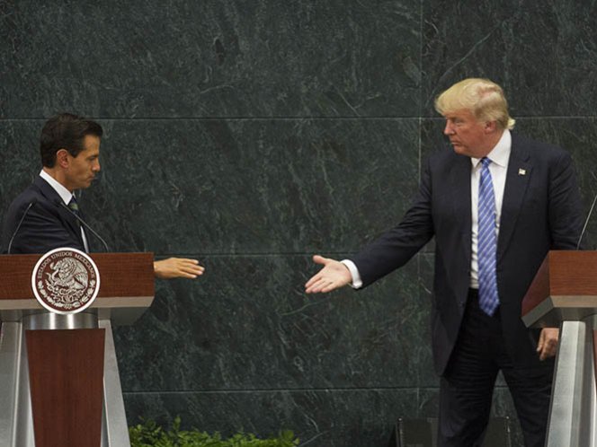 Peña Nieto felicita a Trump y reitera la disposición de trabajar juntos