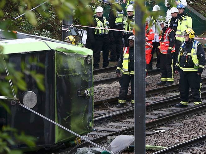 Mueren al menos 5 personas en accidente de tranvía en Londres