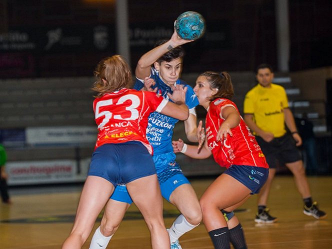 Dos jugadoras mexicanas en el balonmano de España