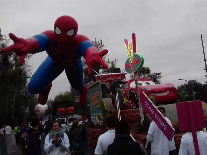 Cierran Paseo de la Reforma por desfile navideño