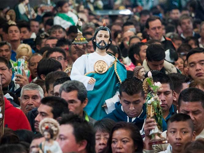 Tómalo en cuenta; devotos de San Judas afectan el tránsito en Reforma