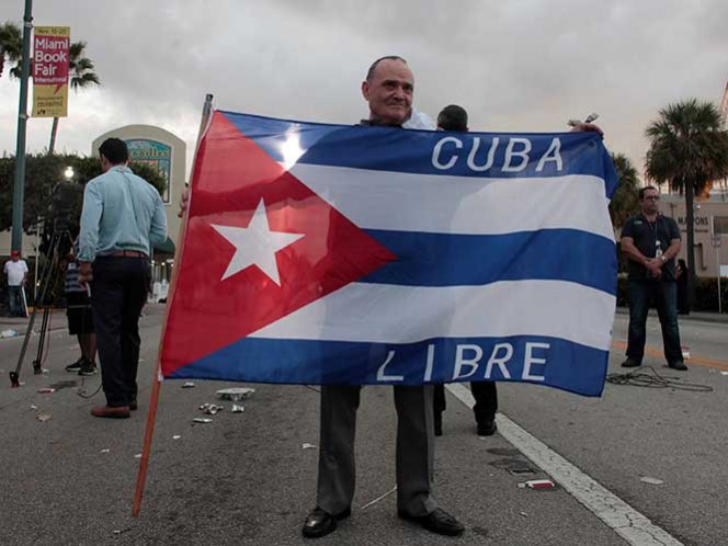 Trump exige una Cuba 'libre' o revertirá acercamiento