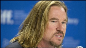 Val Kilmer niega que padezca cáncer de garganta