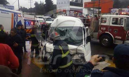 Lluvia provoca accidentes automovilísticos y heridos en Atizapán