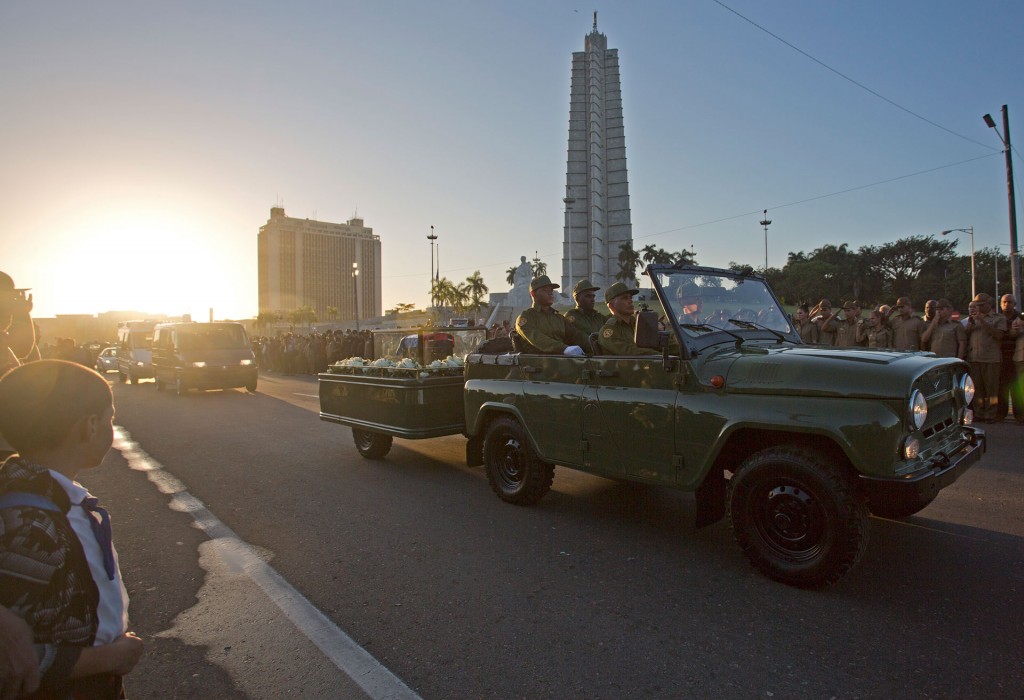 Las 20 fotos del traslado de las cenizas del dictador Fidel Castro por las calles de Cuba