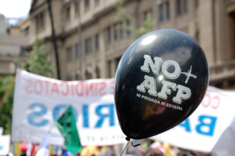 Con cortes de tránsito, barricadas y tomas de colegios en la capital se inicia jornada de protesta por #NoMásAFP