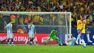 Papelón: Argentina es goleado por Brasil y complica opciones de llegar al mundial