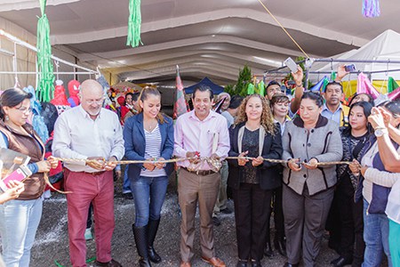 Gobierno de Neza inaugura la primer feria de la piñata y bazar navideño