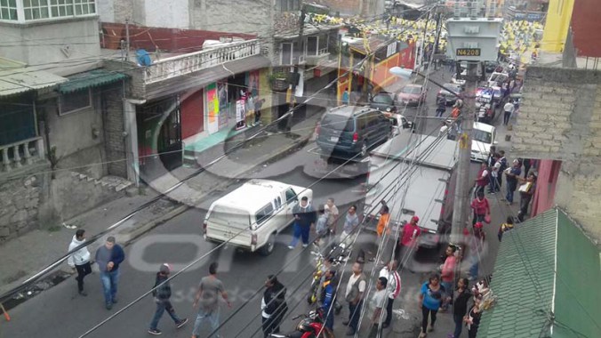 Habitantes de Naucalpan buscan casa por casa a secuestradores