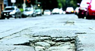 Baches amuelan calle en Cuauhtémoc