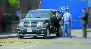 Baleados y maniatados los abandonan en camioneta, en Tlalne