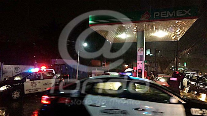 Balean a un policía durante asalto a una gasolinera en Naucalpan