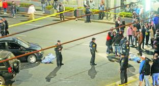 Iztapalapa: Conductor lanza a la muerte a dos chavos