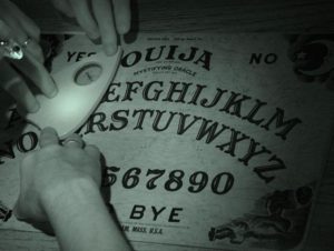 10 terroríficas historias de personas que usaron la OUIJA y sobrevivieron para contarlo