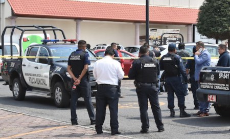 Acribillan a un hombre afuera de un Oxxo en Atizapán