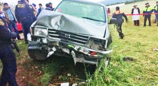 Abuelito es embestido por camioneta, muere prensado