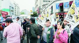 Manifestantes regresan a Bucareli