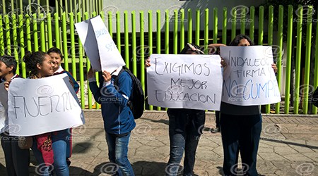 Estudiantes de secundaria y prepa exigen mejorar la calidad de las escuelas en Ecatepec