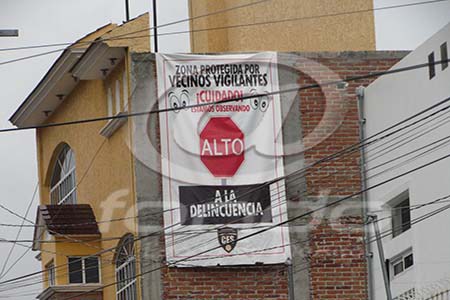 Vecinos de del centro de Toluca amenazan con linchamiento a delincuentes