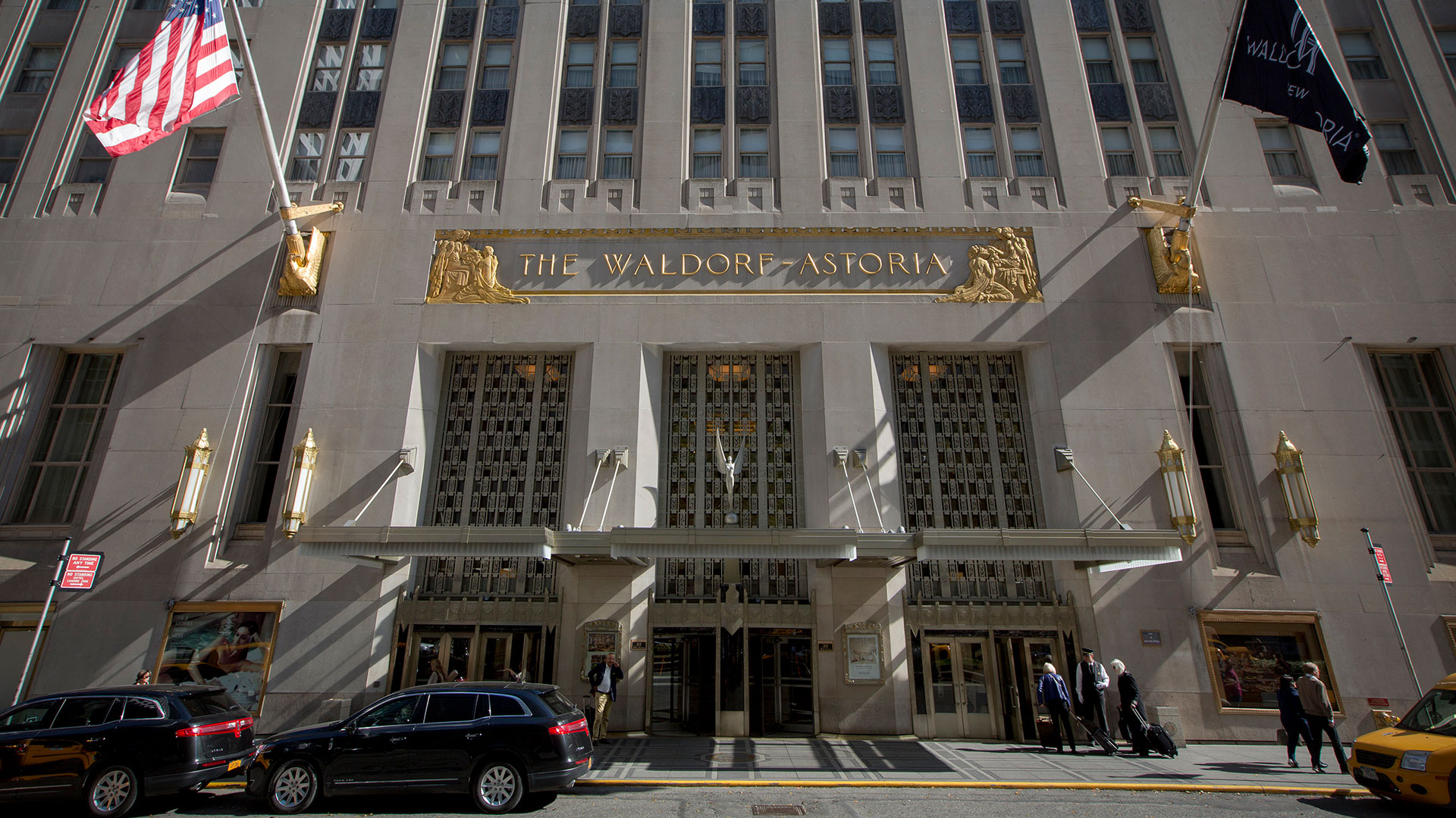 Fin de una era: después de 123 años, cierra el hotel Waldorf Astoria de Nueva York