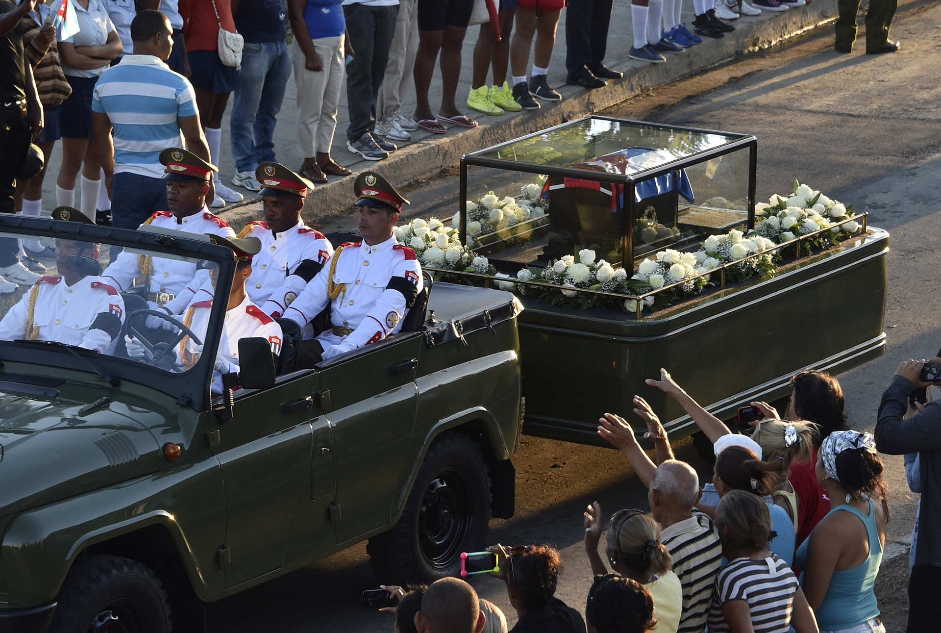 Las fotos del traslado de las cenizas de Fidel Castro al cementerio Santa Ifigenia