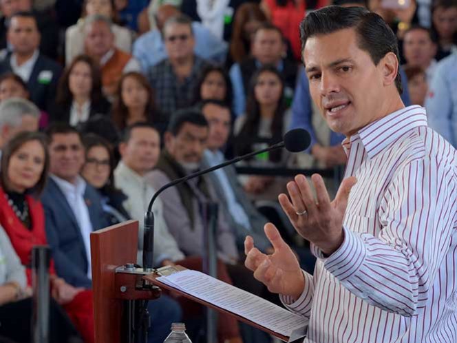 Peña Nieto celebra el nombramiento de Carstens en el BIS