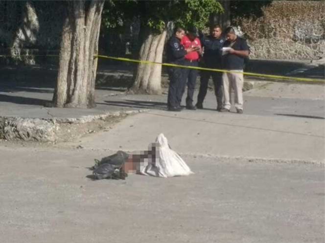 Decapitan a un hombre y lo arrojan frente a un panteón en Morelos