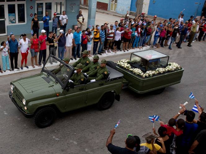 Cenizas de Fidel Castro parten a su parada final, Santiago de Cuba