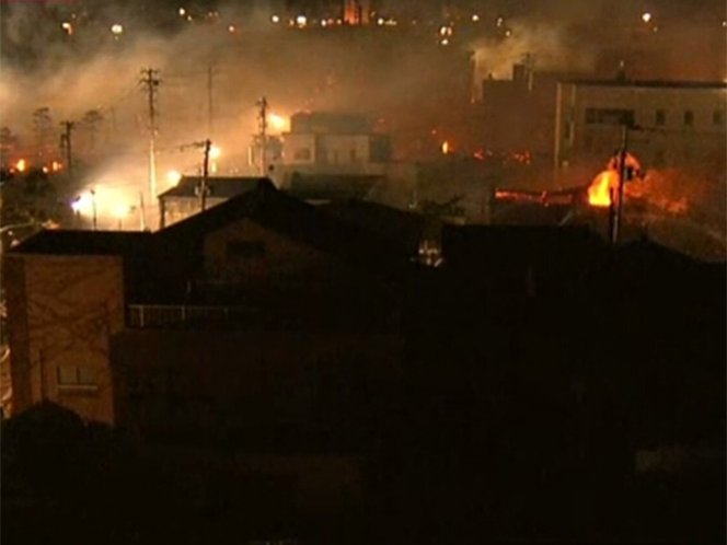 Incendio quema 140 edificios en un pueblo de Japón