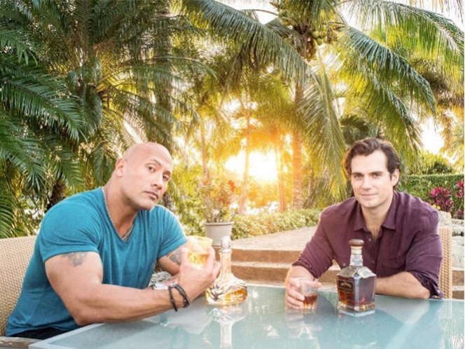 Dwayne Johnson y Henry Cavill podrían colaborar en cinta de DC