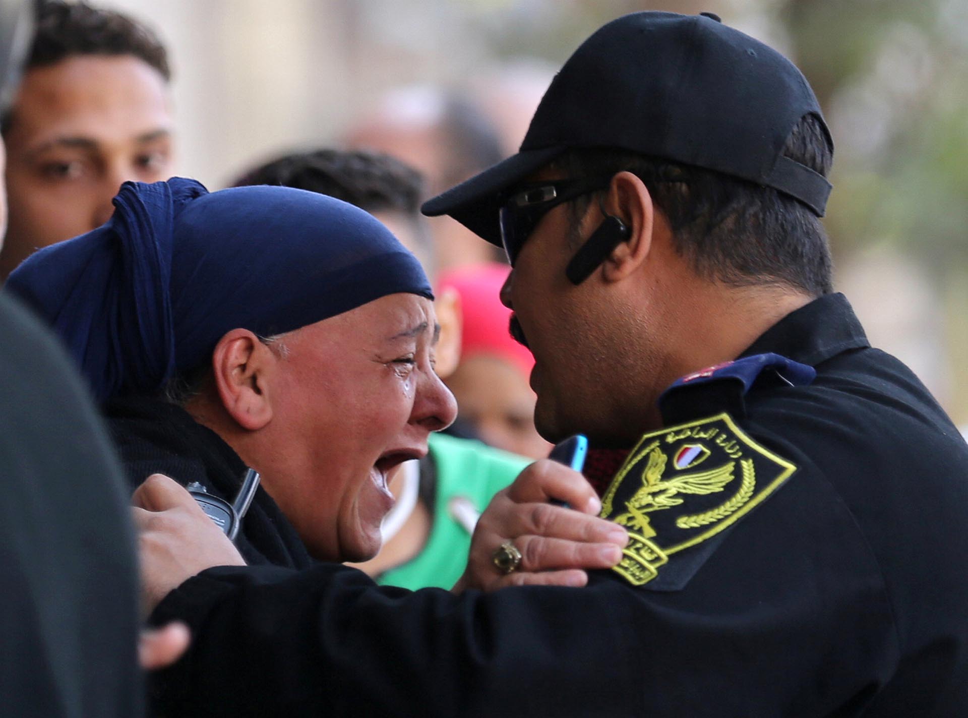 Las imágenes más impactantes del atentado en una iglesia ortodoxa de El Cairo