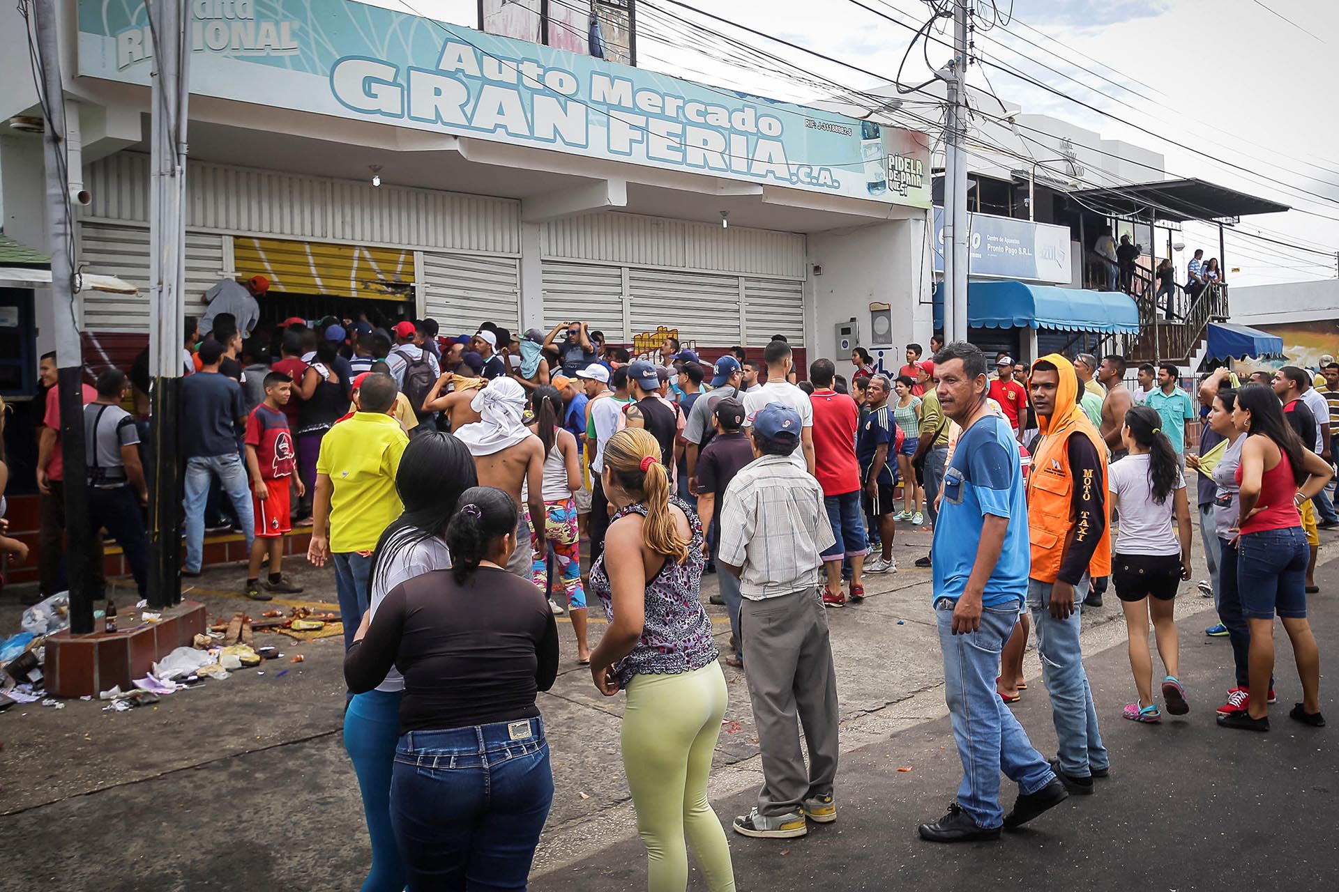 Las imágenes más impactantes de los saqueos y las protestas en Venezuela por la falta de efectivo