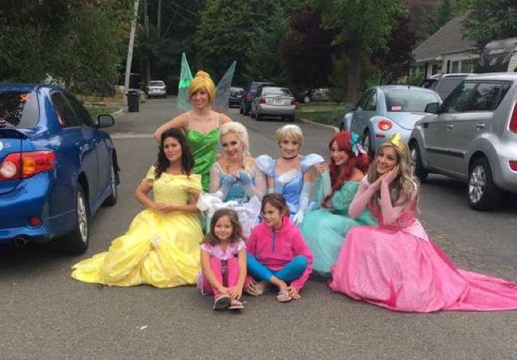 Estas estudiantes se transformaron en princesas de Disney para compartir con niños en hospitales