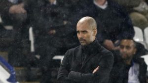 Bravo y Guardiola viven su peor noche en Inglaterra