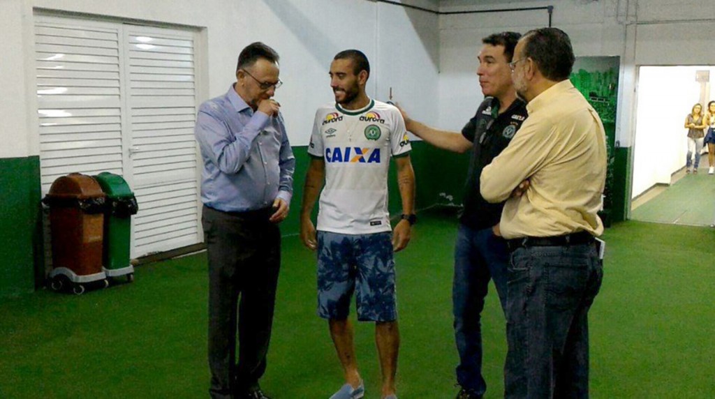 El desgarrador llanto de Alan Ruschel, sobreviviente de la tragedia del Chapecoense: "Perdí muchos amigos"