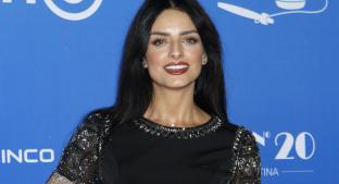 Aislinn Derbez envía mensaje a fans con tremendo escote