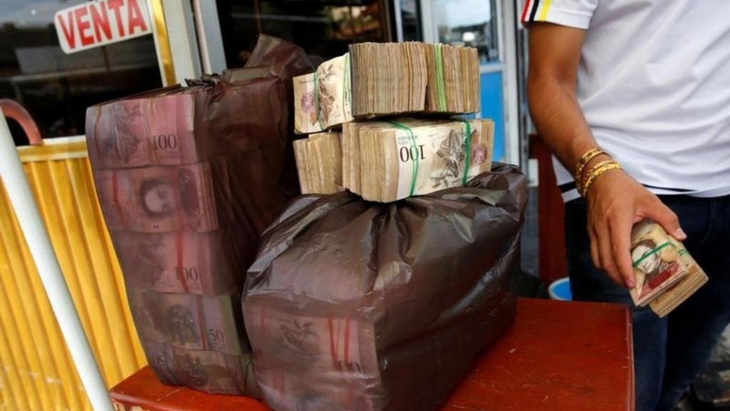 El régimen de Nicolás Maduro incautó 882.000 billetes de 100 bolívares en la frontera entre Venezuela y Colombia